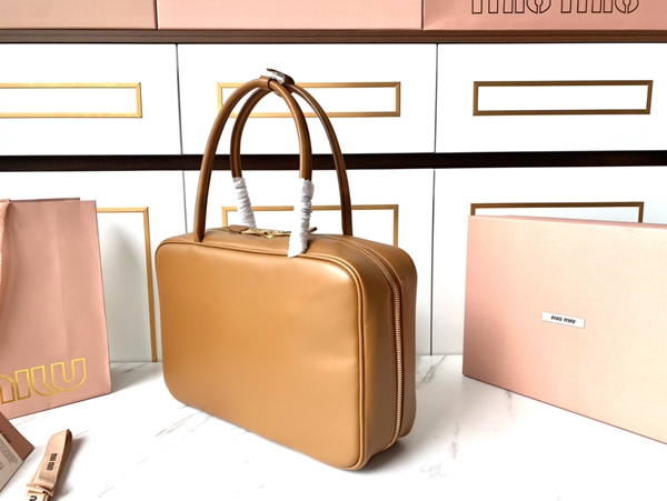 スーパーコピーブランドバッグ側面デザイン